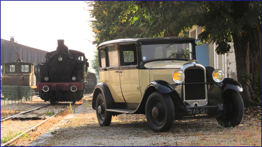 Magnifique C4 du C4 C6 Historique Club 6 glaces beige toit noir accompagnée d'une locomotive à vapeur